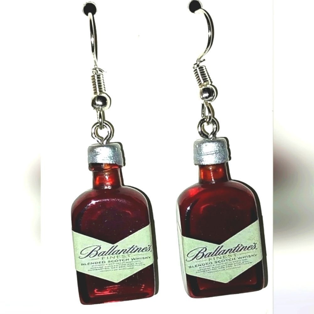 Super cute retro whiskey resin earring